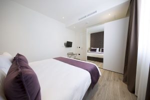 urban-valley-resort-hotel-malta-penthouse-room-mirror